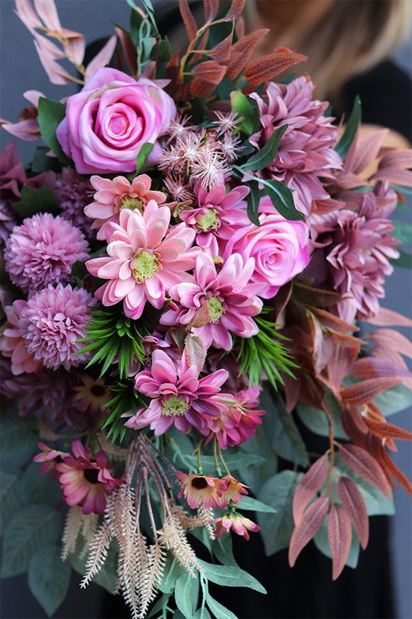 Trefila, różowy bukiet nagrobny we wkładzie