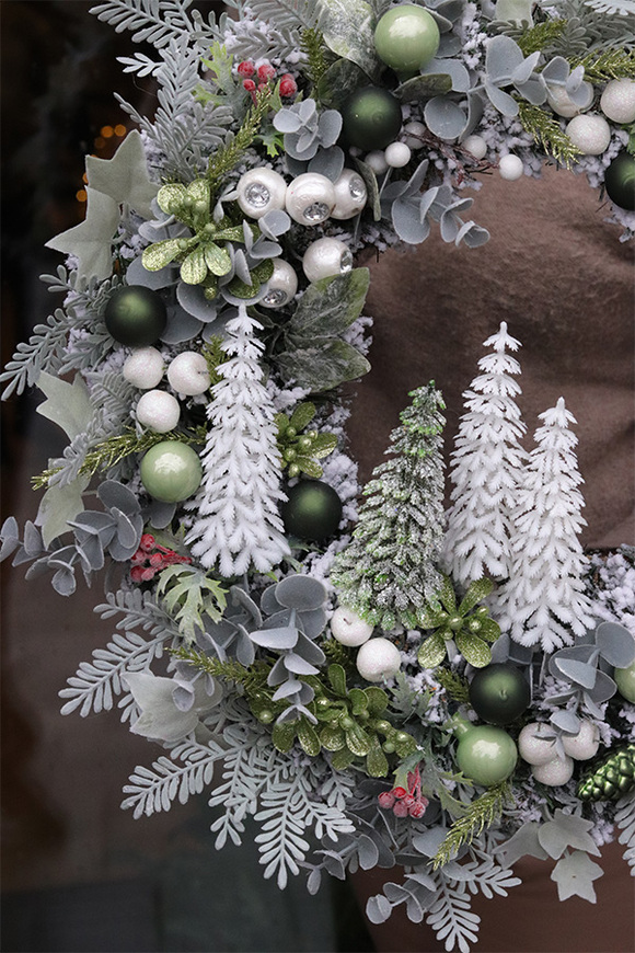 Leśny Zimowy, wianek bożonarodzeniowy z choinkami