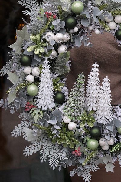 Leśny Zimowy, wianek bożonarodzeniowy z choinkami