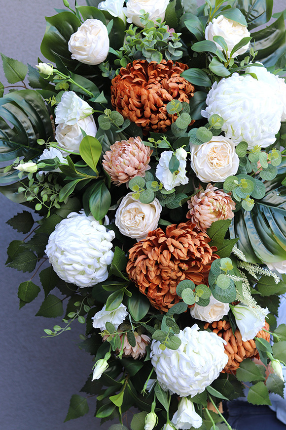 Ludila Brown, jesienna wiązanka nagrobna