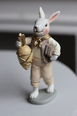 OD RĘKI Bunny Cottage Beige, figurka wielkanocna zajączek D, wys.13.5cm