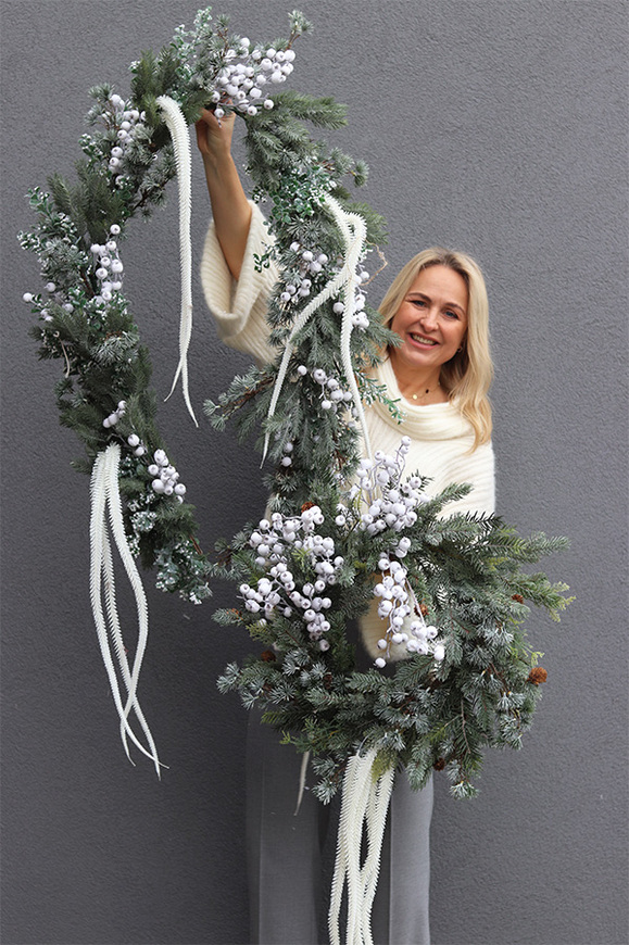 White Winter, zimowy wianek z jagodami