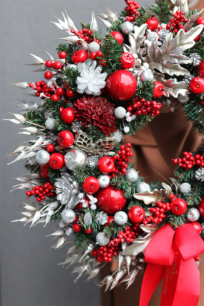 Czerwień w Domu, świąteczny wianek dekoracyjny