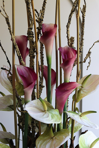 Kalia & Anturium, nowoczesna kompozycja w beżowej donicy