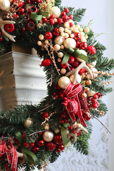 Czerwona Chwila 2, świąteczny wianek z bombkami