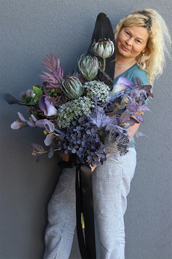 Mortario Violet 2, duży nowoczesny bukiet nagrobny, dł.106cm 