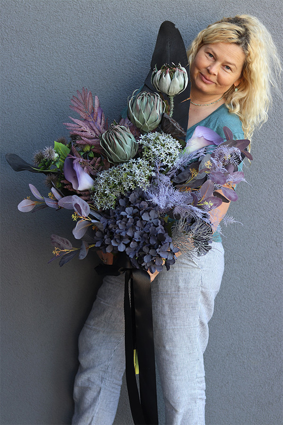 Mortario Violet 2, duży nowoczesny bukiet nagrobny