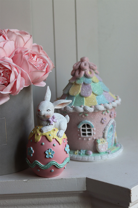 Candy Bunny, wielkanocna figurka zajączek na jajku