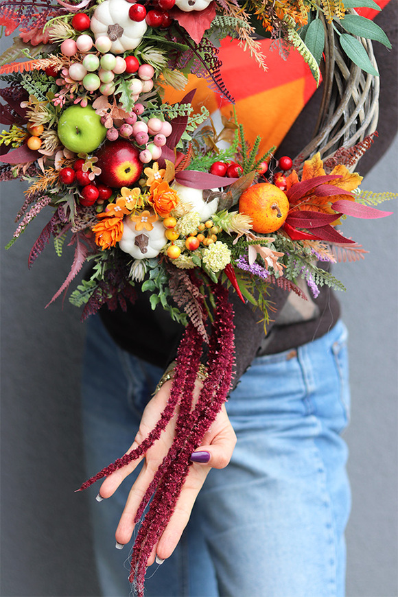 Jesienny Dom 2, wianek na drzwi z owocami