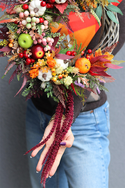 Jesienny Dom 2, wianek na drzwi z owocami