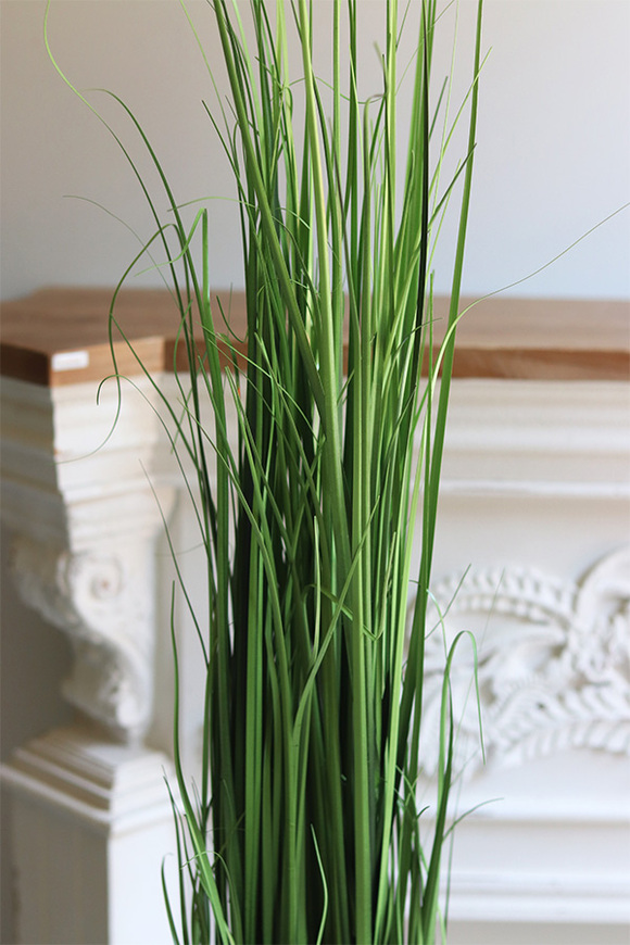 Lucida Grass, sztuczna trawa w złotej donicy