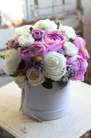 Arkadia Foletta, welurowy flowerbox z fioletowo-białymi kwiatami, wys.28cm