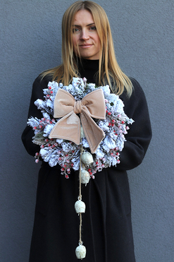 OD RĘKI Śnieżny Puch Beige, zimowy wianek z dzwonkami, śr.30cm 