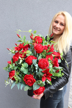 Czerwona Łuna, bukiet nagrobny we wkładzie, wys.57cm