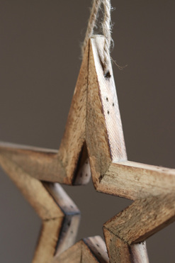 OD RĘKI Woodland, drewniana zawieszka świąteczna, gwiazda, wym.20x20cm