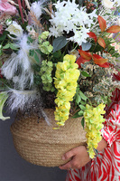 Mediolan Flowers, kompozycja kwiatowa w koszu