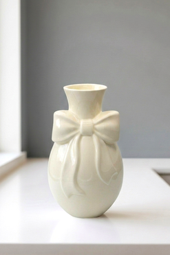 Kokarda Cream, wazon ceramiczny z kokardą, wys.29cm