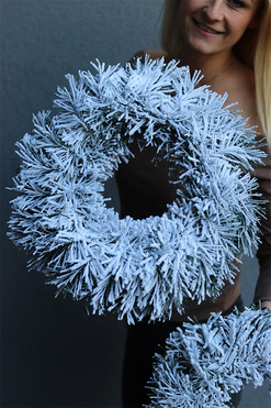 świąteczny ośnieżony wianek Mroźny, śr.40cm