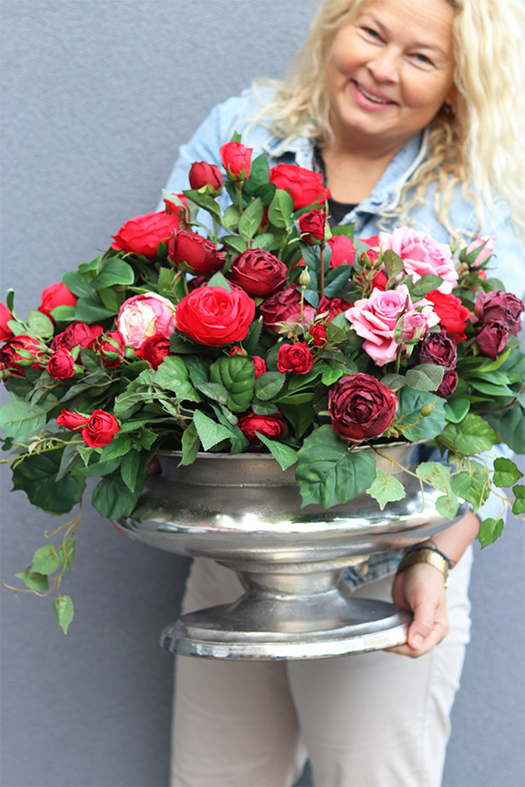 Polska Róża, kompozycja kwiatowa w pucharze