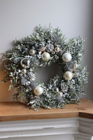 Mroźny Las, zimowy wianek na drzwi LED