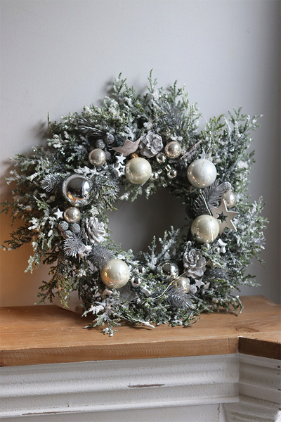 Mroźny Las, zimowy wianek na drzwi LED