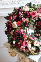 Happy Flowers, różowy wianek na drzwi jagodami