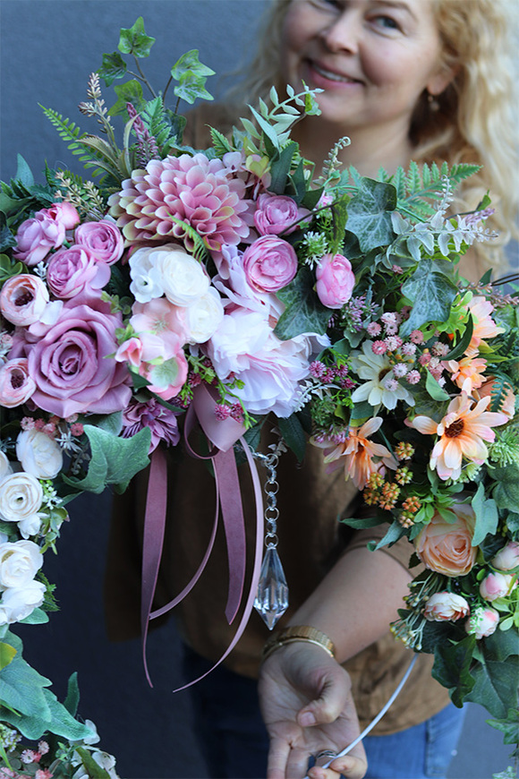 atrakcyjny wianek na drzwi na obręczy, Subtelle Spring