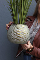 Bernatta, sztuczna trawa w złotej donicy