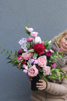 Pink Derette, bukiet nagrobny we wkładzie do wazonu