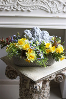 Luvina Spring, żółta dekoracja nagrobna z aniołami