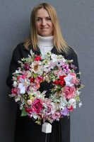 Nimfa, kwiatowy wianek z domkiem