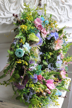 Wiosenna Polana, wianek na drzwi z polnych kwiatów, śr.44cm