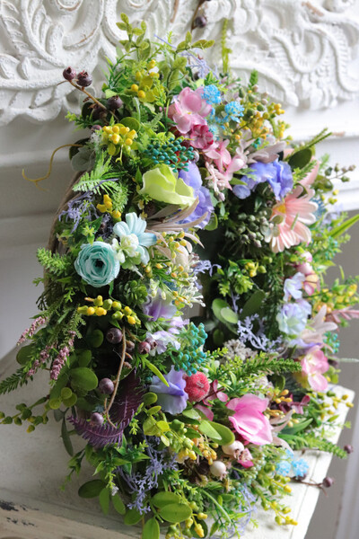 Wiosenna Polana, wianek na drzwi z polnych kwiatów