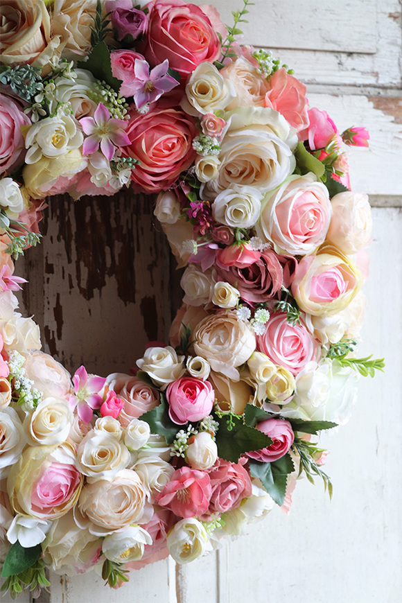 Bellis, różowy wianek na drzwi, śr.50cm 