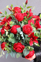 Czerwona Łuna, bukiet nagrobny we wkładzie, wys.57cm