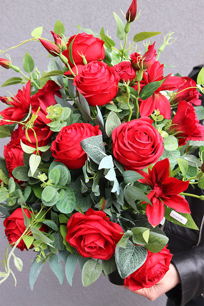 Czerwona Łuna, bukiet nagrobny we wkładzie, wys.57cm