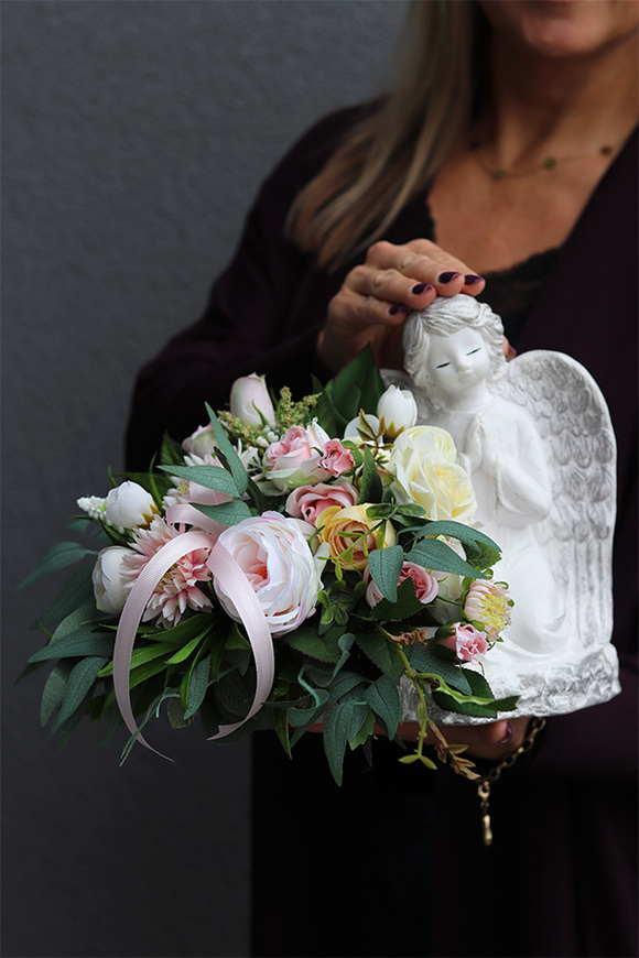 Biały Anioł Silver, dekoracja nagrobna z betonowym aniołem