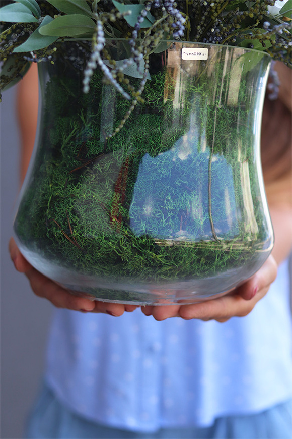 Hassati Nova, kompozycja kwiatowa w szklanym naczyniu