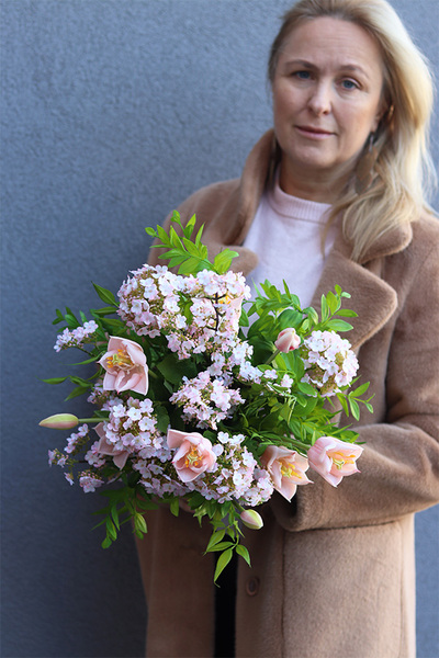 Premium Spring Pink, bukiet nagrobny we wkładzie do wazonu