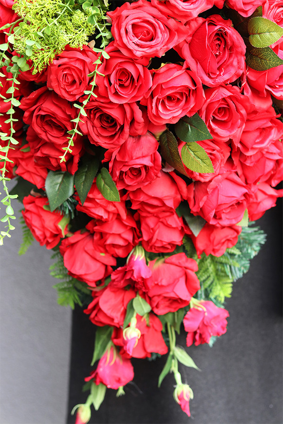 Red Premium, wiązanka nagrobna z różami