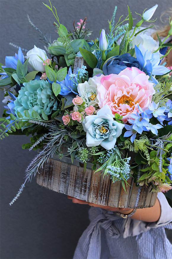 Niebieskie Migdały, dekoracja nagrobna w drewnianej skrzyneczce, wym.45x70cm 