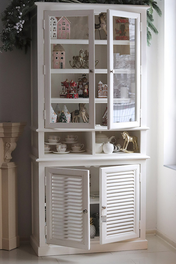 Bristol White, biblioteczka kredens