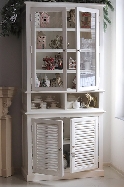 Bristol White, biblioteczka kredens