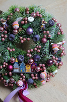 Violet Eve, świąteczny wianek dekoracyjny