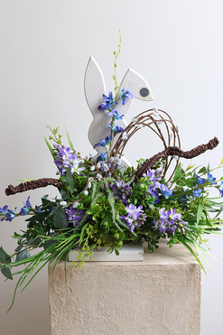 U Królika, wiosenna kompozycja nagrobna, wym.39x60x30cm