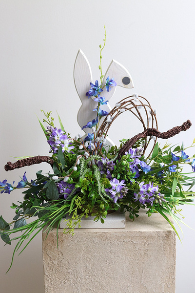 U Królika, wiosenna kompozycja nagrobna, wym.39x60x30cm