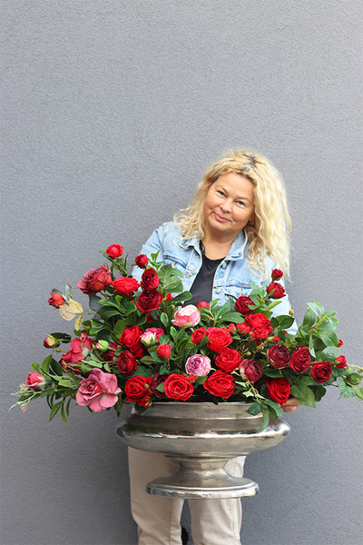 Polska Róża Grandioza, kompozycja kwiatowa w pucharze