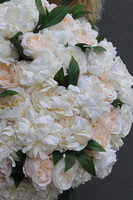 Peonies, bogaty kosz z peoniami