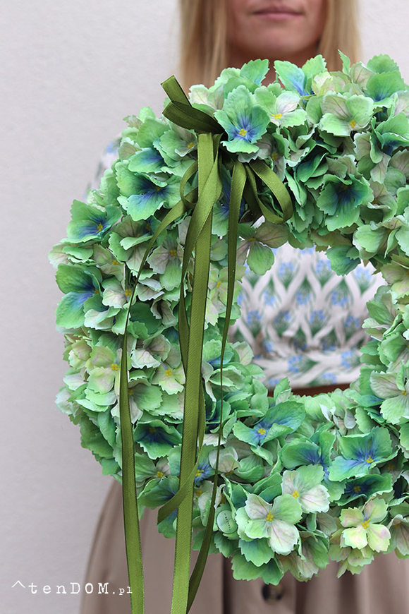 Hortensje Miętowe, zielony wianek na drzwi