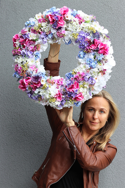  Czarujące Obłoki, ozdobny kwiatowy wianek